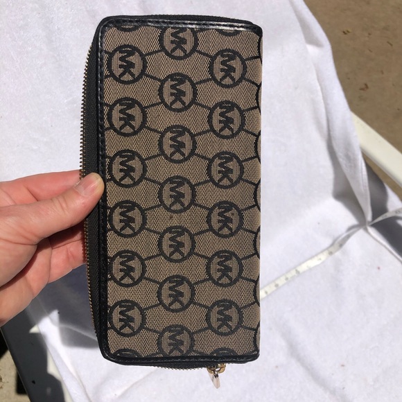 Michael Kors Fabric Icon Bag + Wallet - Picture 7 of 7